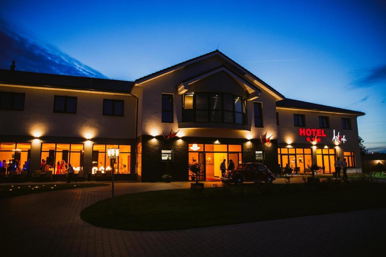 Hotel Art Cafe Nakło nad Notecią Esterno foto