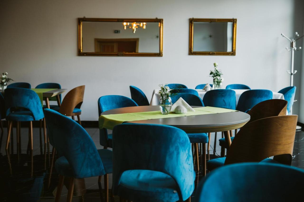 Hotel Art Cafe Nakło nad Notecią Esterno foto