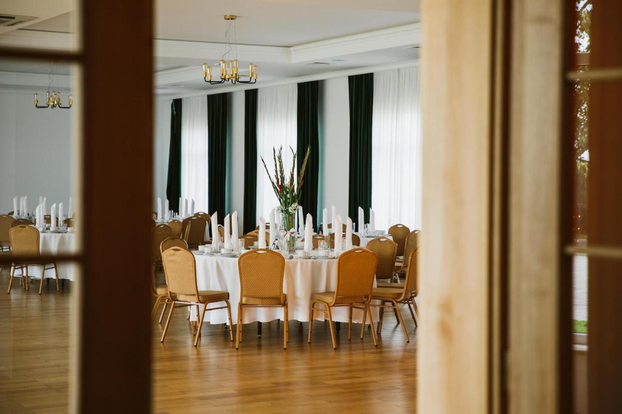Hotel Art Cafe Nakło nad Notecią Esterno foto
